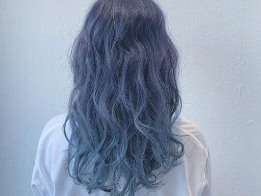 Nhuộm tóc ombre màu xanh dương có cần tẩy tóc không?