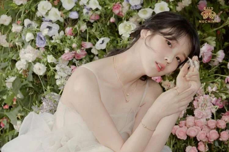 da cổ bị đen hơn da mặt