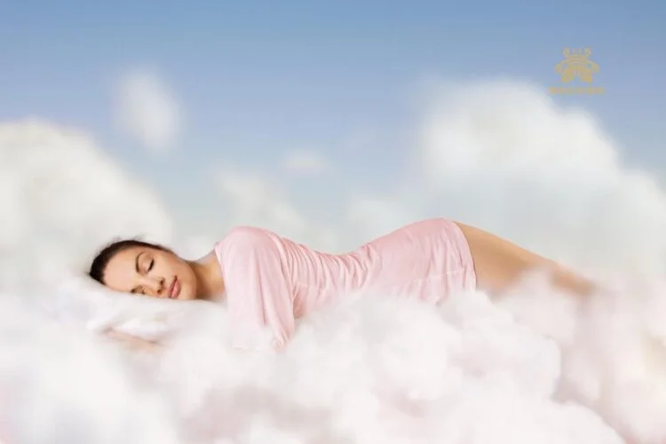 đi ngủ có nên mặc áo lót không