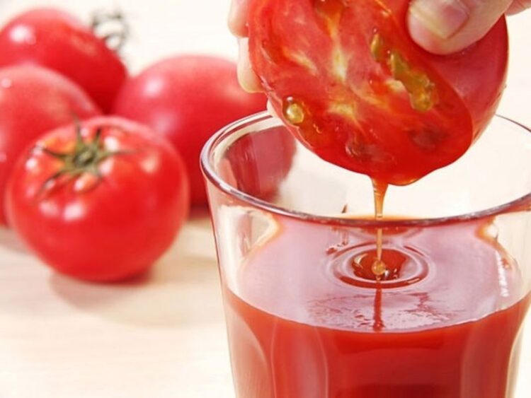 Cách làm móng tay nhanh dài bằng cà chua