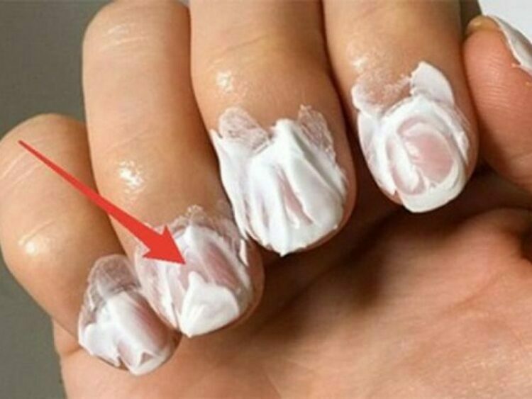 Cách làm móng tay nhanh dài bằng kem đánh răng