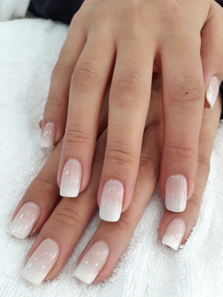 Nail ombre trắng