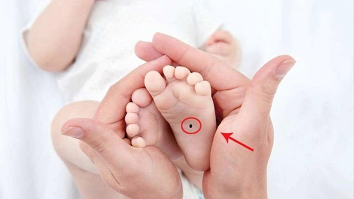 9 nốt ruồi dưới lòng bàn chân có ý nghĩa như thế nào?