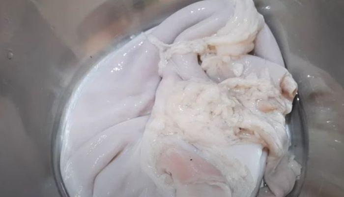 Cách làm sạch bao tử heo bằng giấm và muối trắng