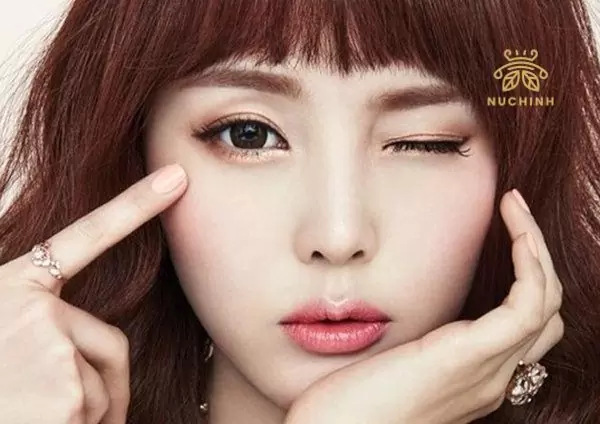 Giật mắt phải nữ mí dưới