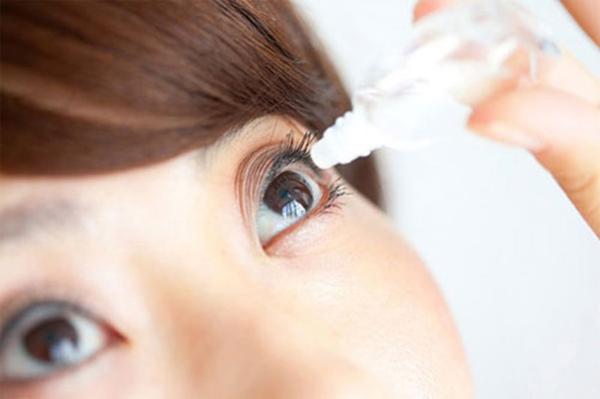 Cách chăm sóc mắt để hạn chế tình trạng nổi mụn trắng