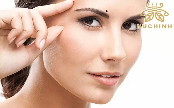 Ý nghĩa nốt ruồi ở đầu lông mày phải nữ trong nhân tướng học