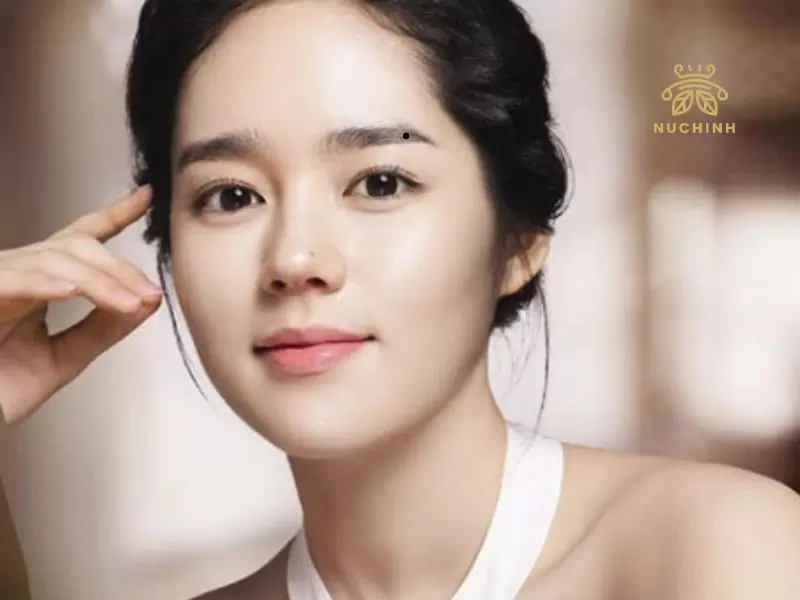 Nốt ruồi ở đuôi lông mày nam nữ nói lên ý nghĩa vận mệnh gì?