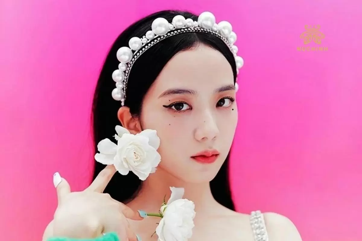 nốt ruồi ở dưới mắt