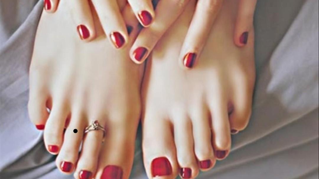 Nốt ruồi ở ngón chân giữa bên phải