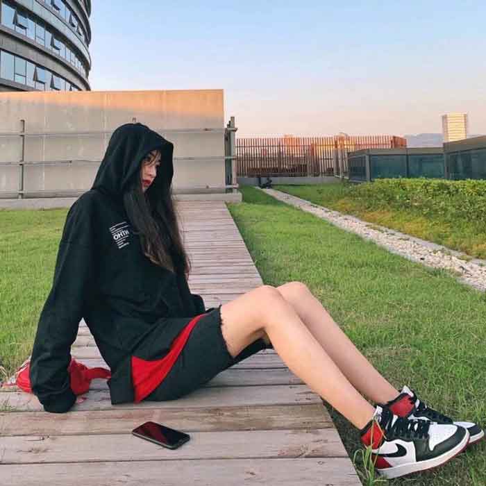 Phối giày jordan cổ cao nữ với áo hoodie