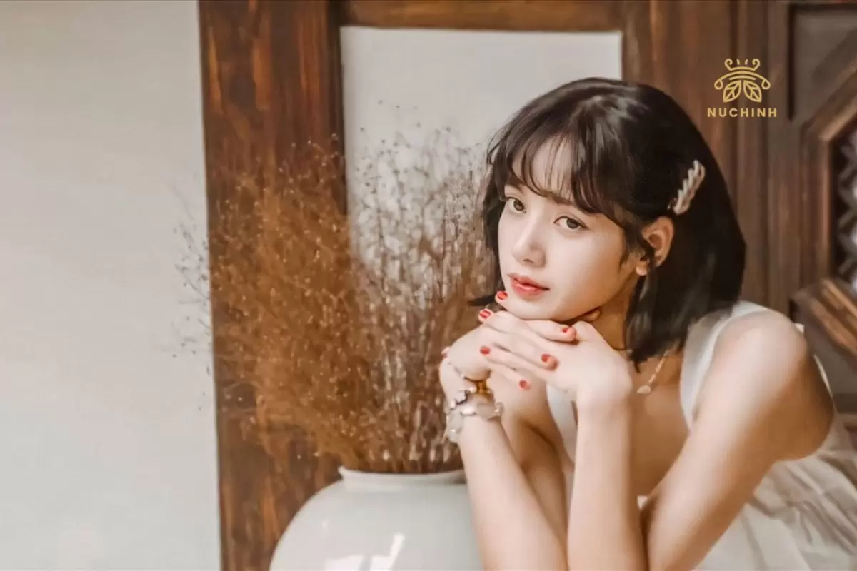 tóc uốn ngang vai cho mặt tròn