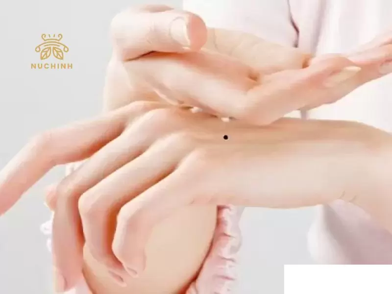 tự nhiên mọc nốt ruồi ở tay