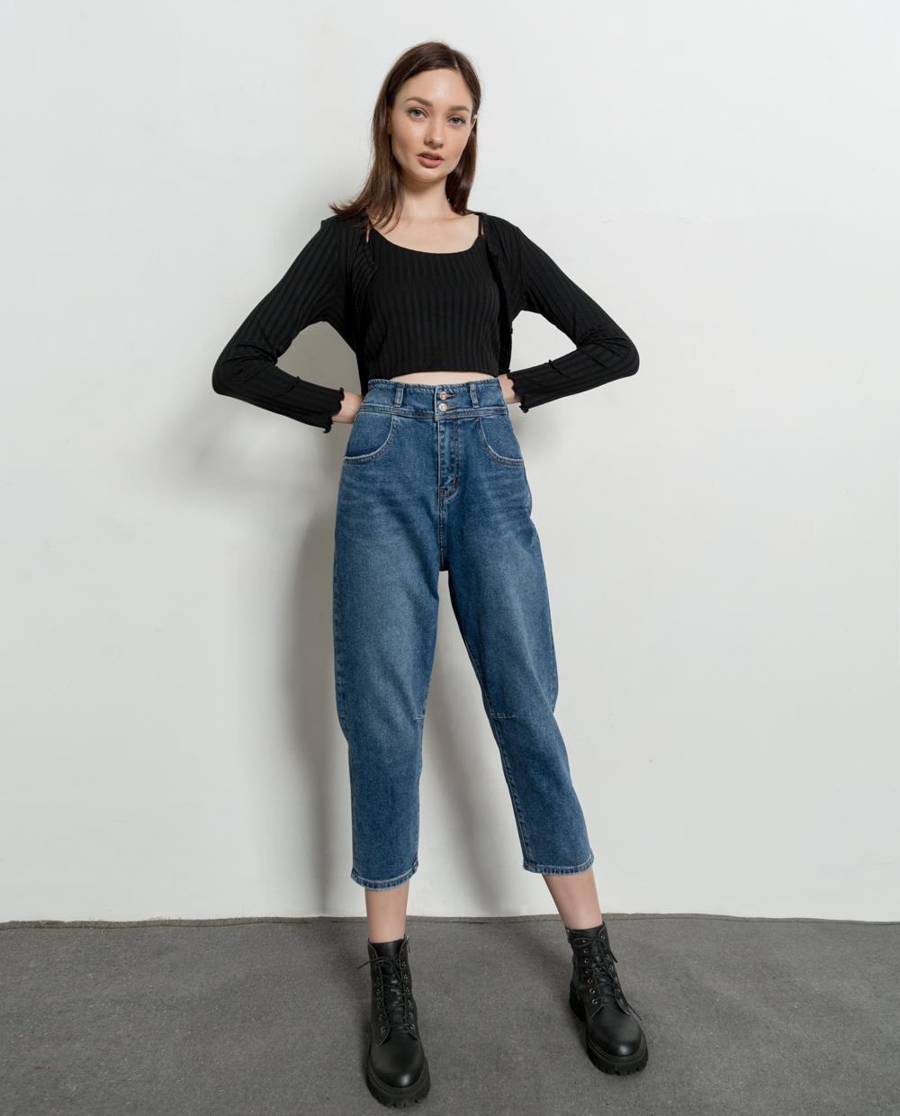 Áo croptop phối với quần baggy jeans