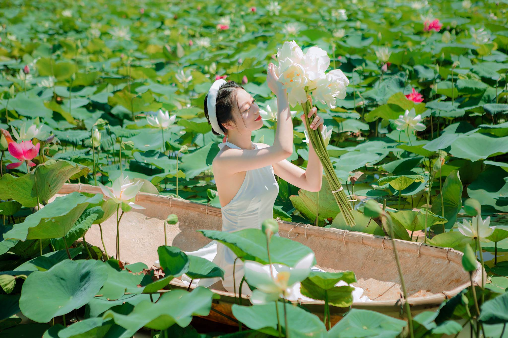 Gợi ý 7 cách chụp ảnh với hoa che mặt cho những bức ảnh sống ảo ngàn like