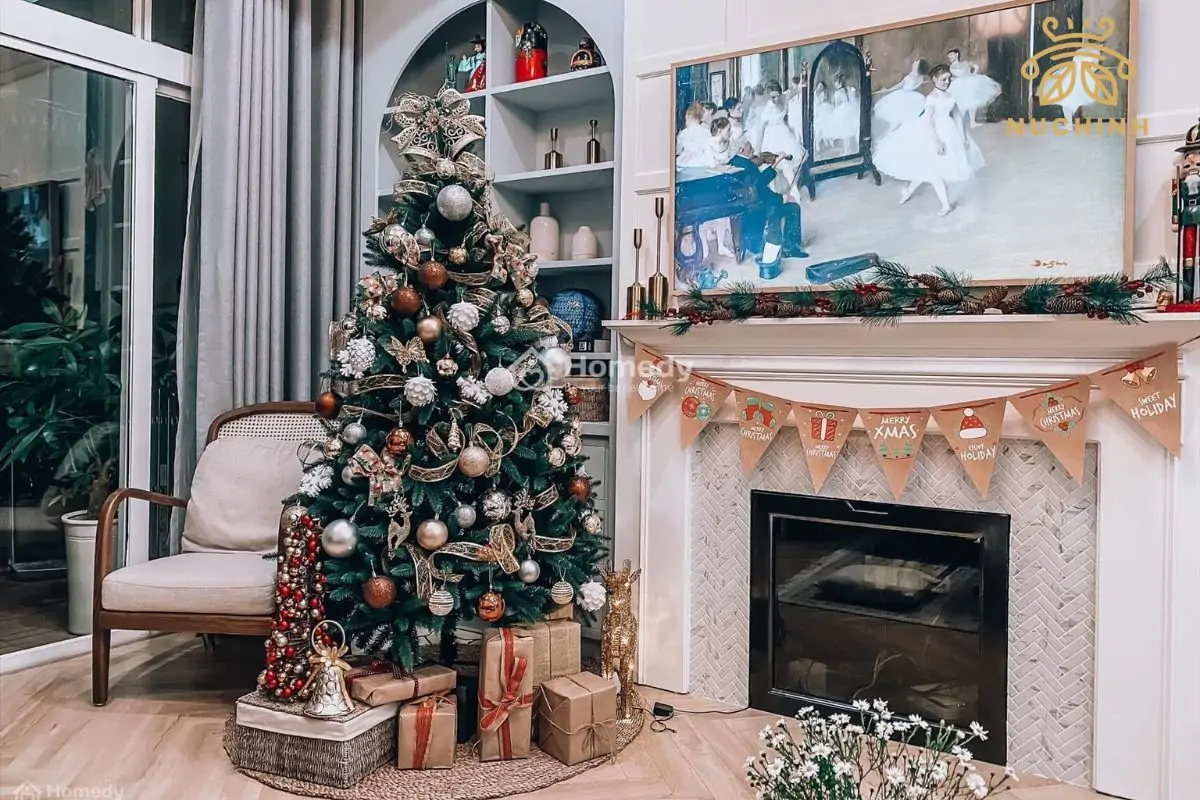 Cách làm cây thông Noel bằng dây kim tuyến