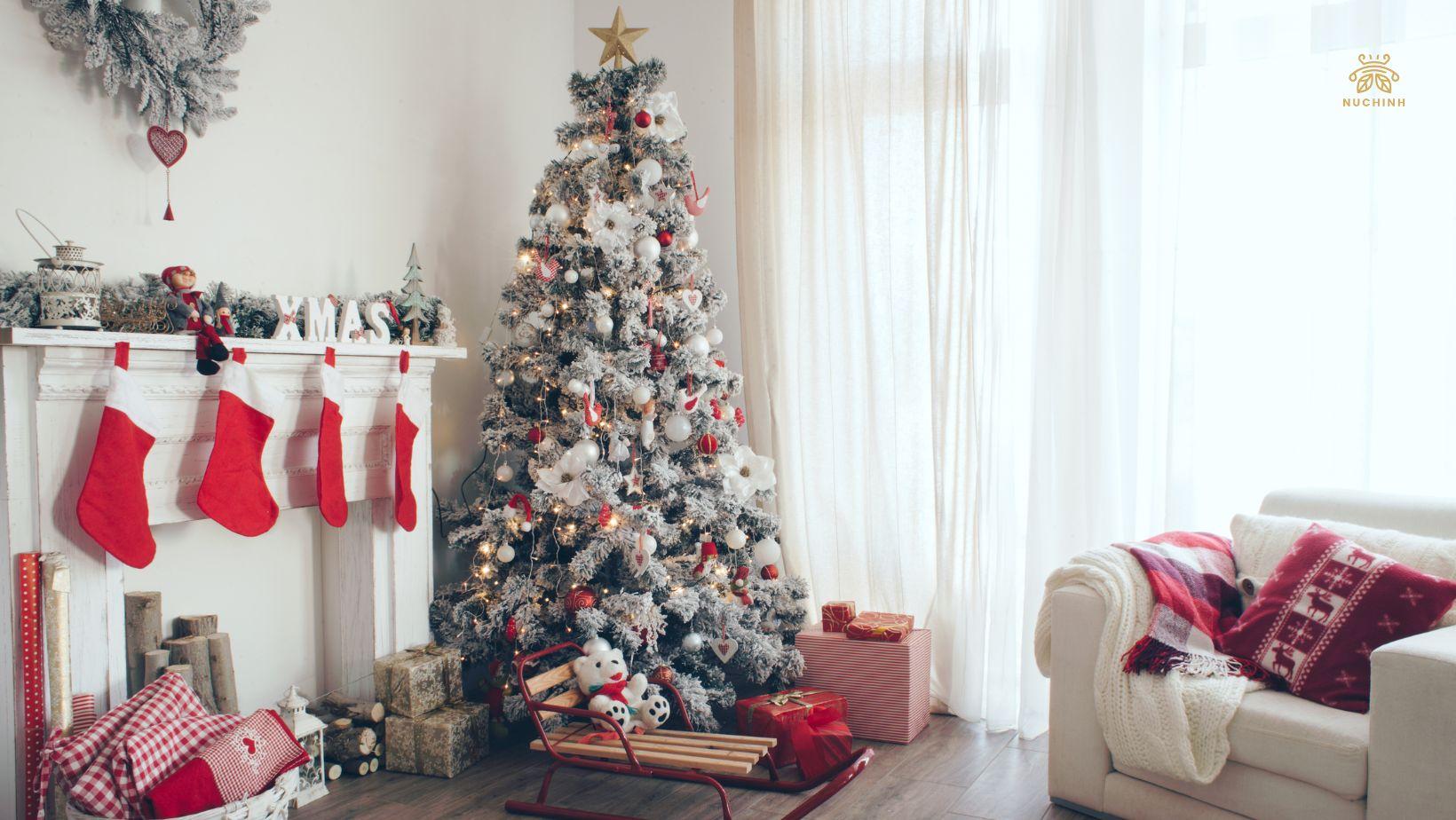 Trang trí cây thông Noel tại nhà