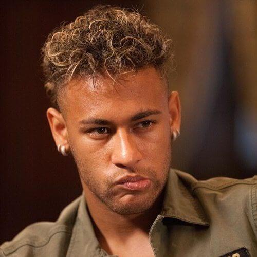 Kiểu tóc xoăn sợi xù mì của neymar