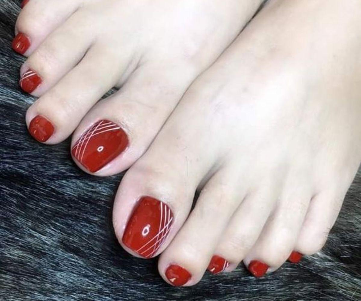 5 mẫu nail chân màu trắng đẹp mê ly dành cho các nàng