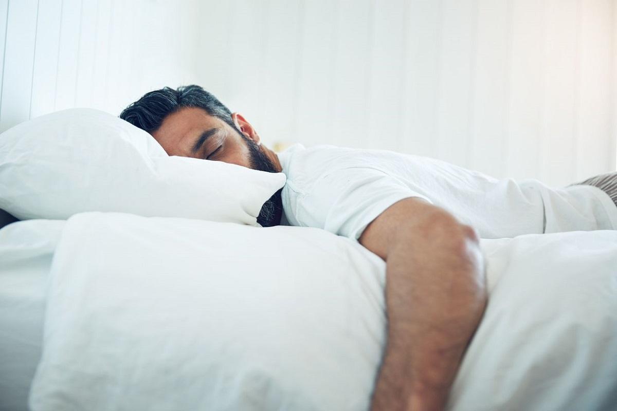 Trai ngủ sấp có ý nghĩa gì theo dân gian?